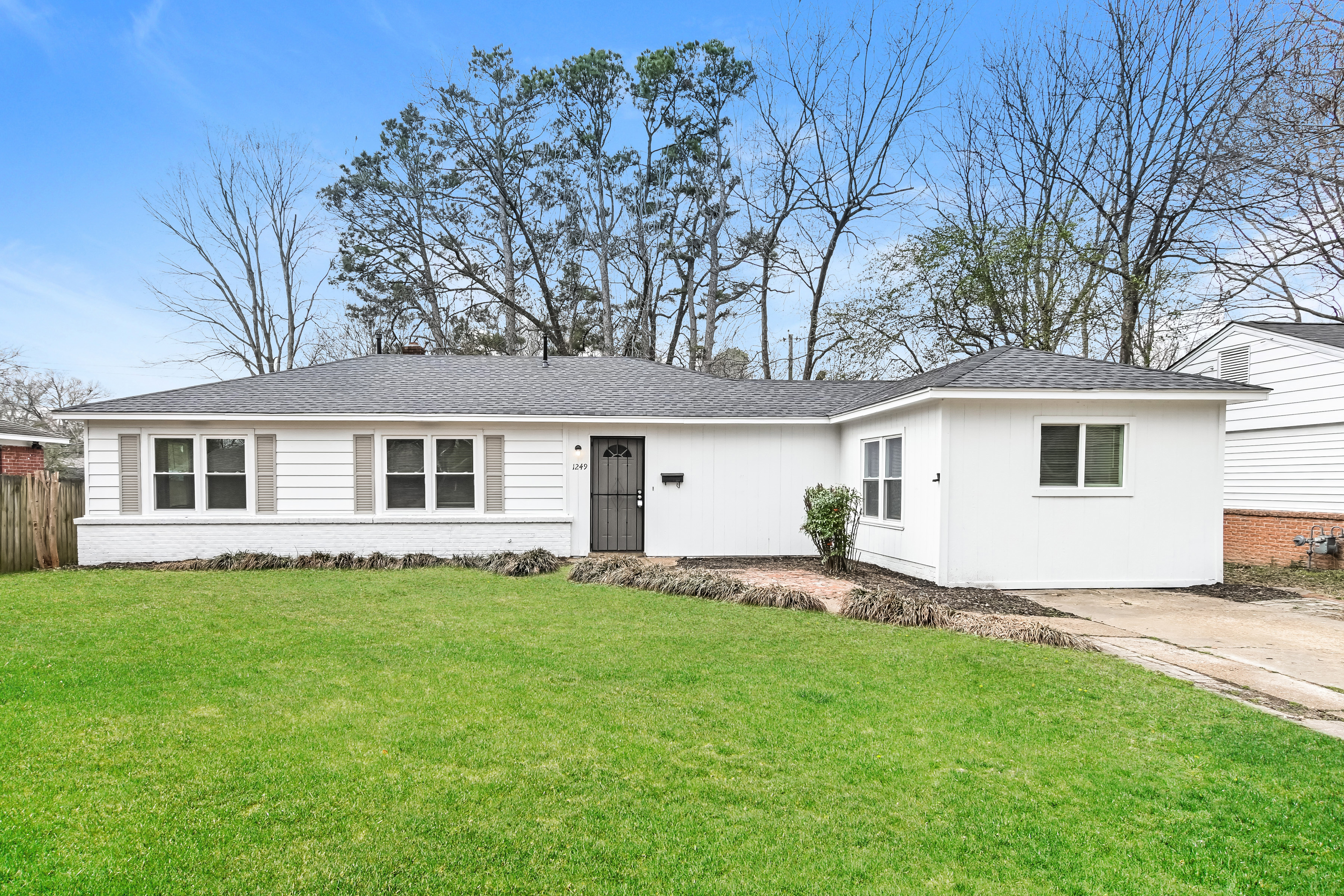 1249 Dearing Rd Memphis, TN 38117